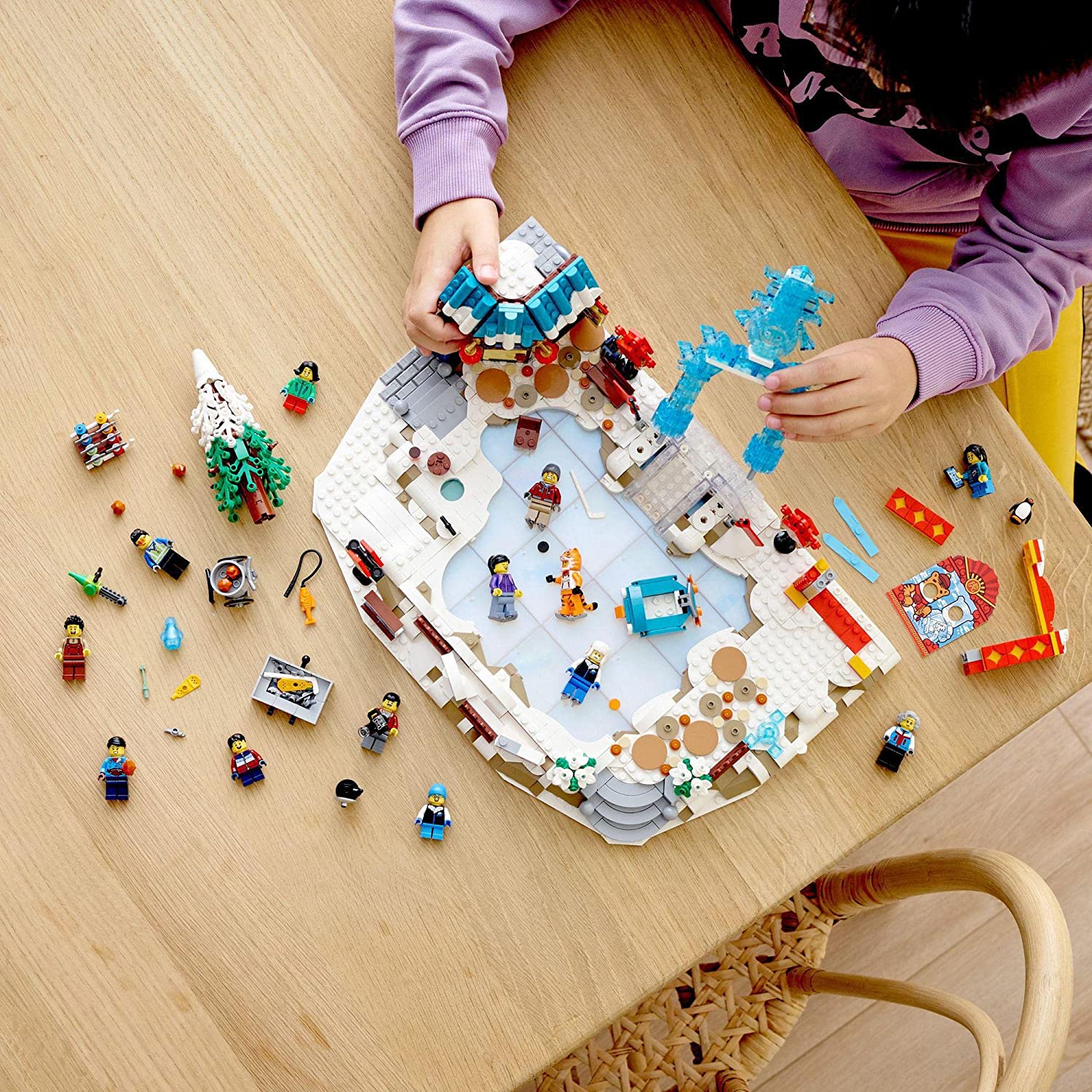 LEGO Lunar New Year Ice Festival 80109 - Image 3