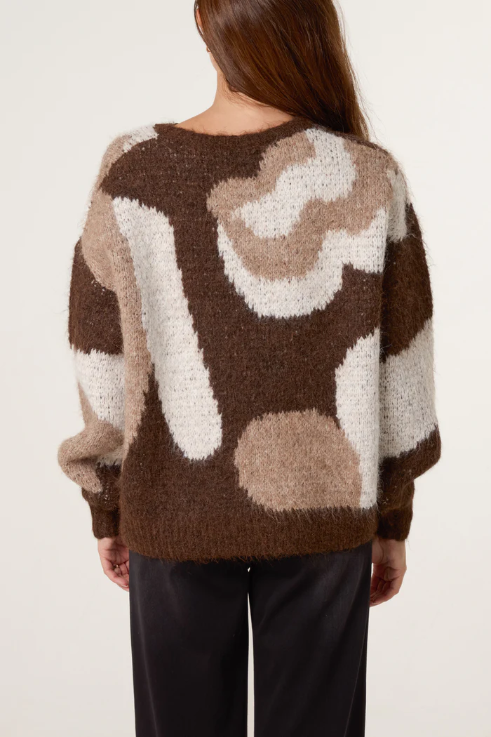 Abstract Hearts Knit Jumper – Chocolate Colour, Soft Wool Blend Sweater (Pack of 4) - Image 2