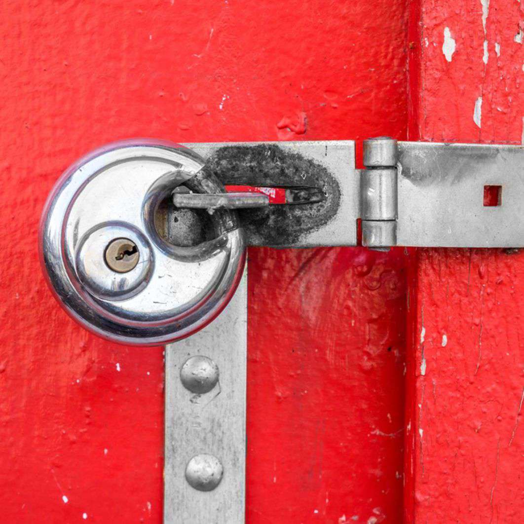 Dekton DT70152 70mm Stainless Steel Discus Padlock – Heavy Duty Security Lock with 2 Keys - Image 4